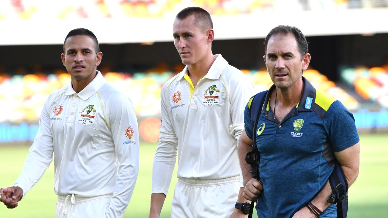 Usman Khawaja, Marnus Labuschagne and Australian coach Justin Langer. AAP Image/Darren England