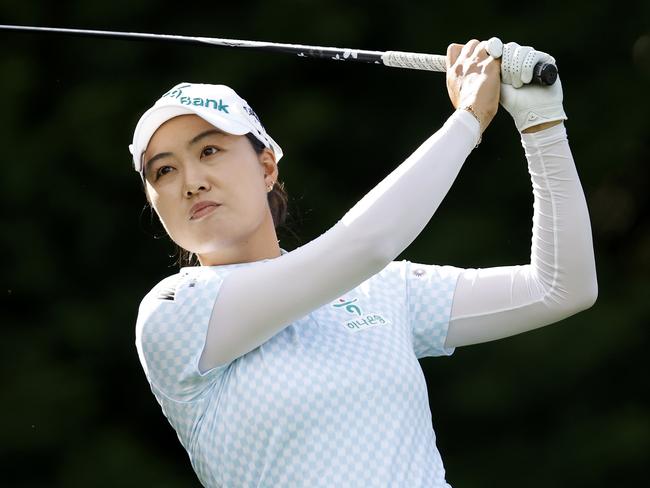 MELBOURNE, AUSTRALIA - NOVEMBER 28: Minjee Lee of Australia tees off on the 18th hole on day one of the ISPS Handa Australian Open 2024 at Victoria Golf Club on November 28, 2024 in Melbourne, Australia. (Photo by Darrian Traynor/Getty Images)