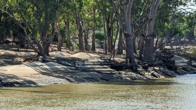 The water levels at Gol Gol Gol and Buronga are "extremely low", prompting the council to issue restrictions. Photos: Sam Dirkis