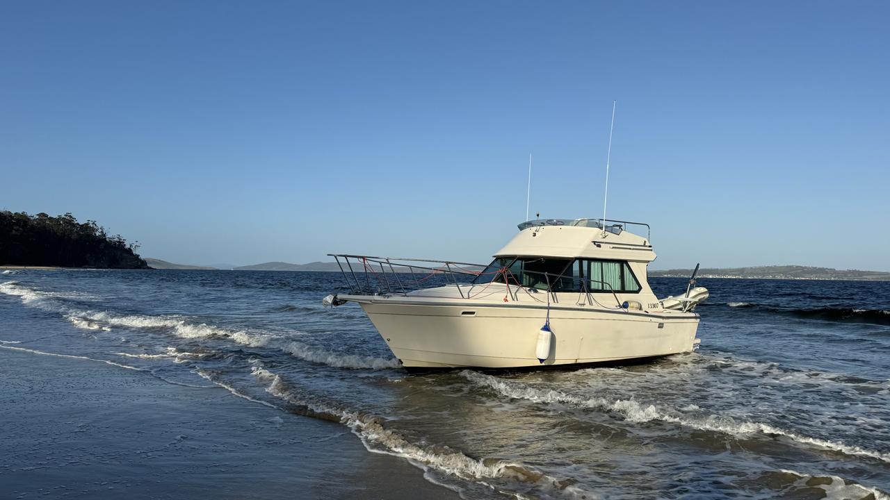 Police investigate mystery boat at Kingston Beach