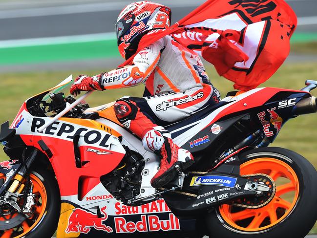 Repsol Honda Team's Spanish rider Marc Marquez rides with his flag after winning the MotoGP race during the French Motorcycle Grand Prix in Le Mans, western France, on May 19, 2019. (Photo by JEAN-FRANCOIS MONIER / AFP)