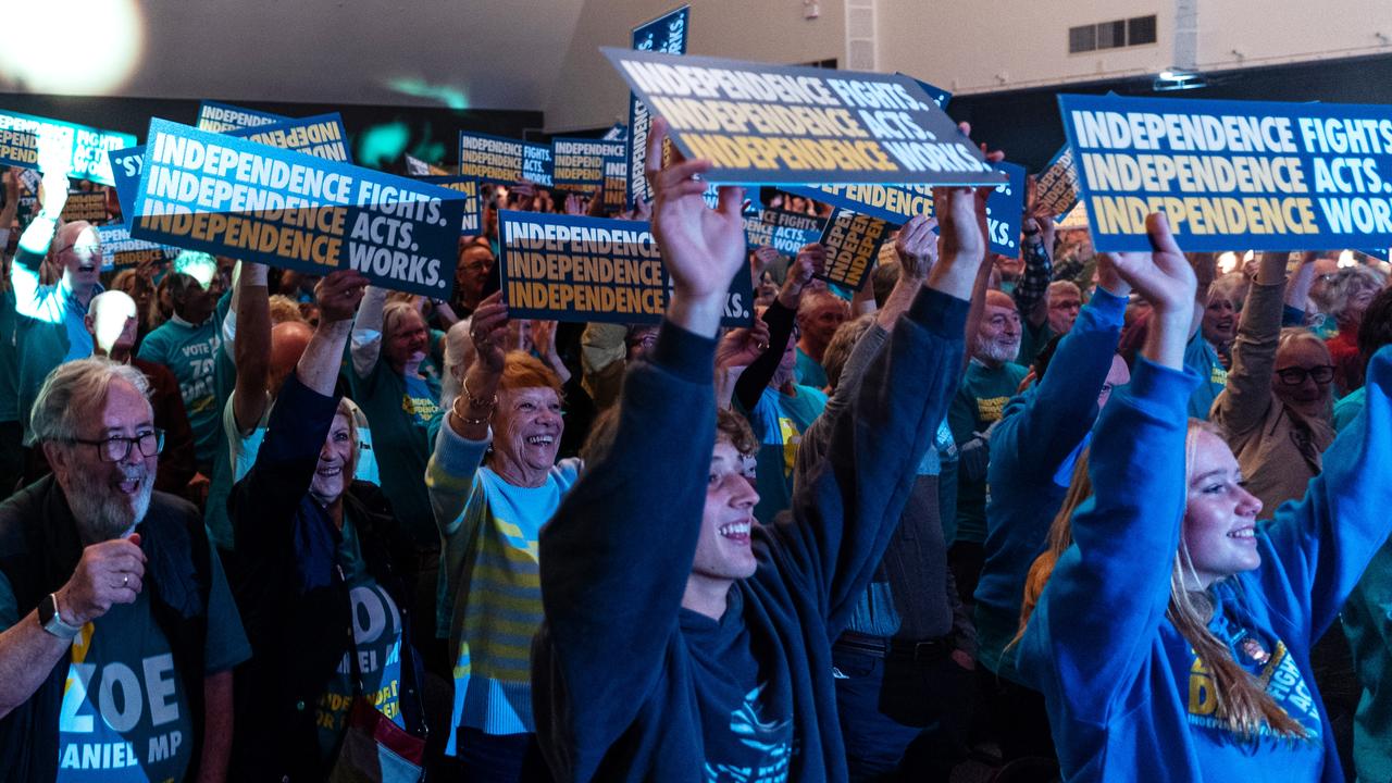 Supporters of Zoe Daniel MP cheer the Teals who are advocating for stronger climate action. (Photo by Asanka Ratnayake/Getty Images)