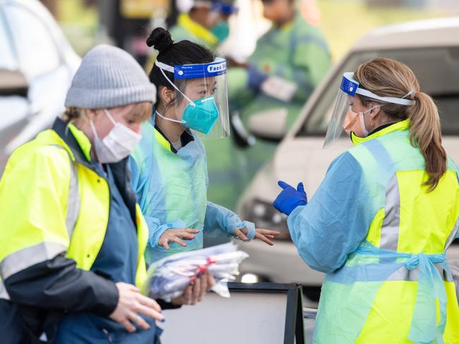 SYDNEY, AUSTRALIA - NewsWire Photos JUNE 29, 2021: Healthcare workers at the Bondi Beach drive-through COVID-19 test centre, Sydney. Picture: NCA NewsWire / James Gourley