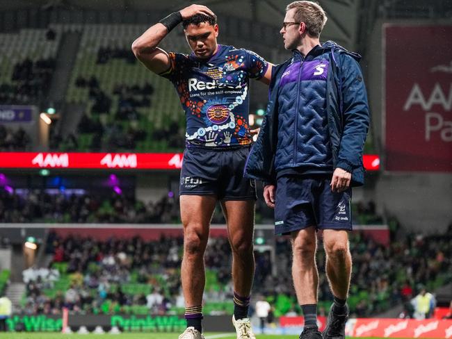 Xavier Coates hobbles from the field. Picture: NRL Photos
