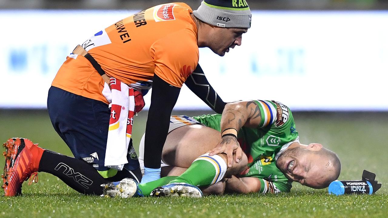 Josh Hodgson injures his knee.