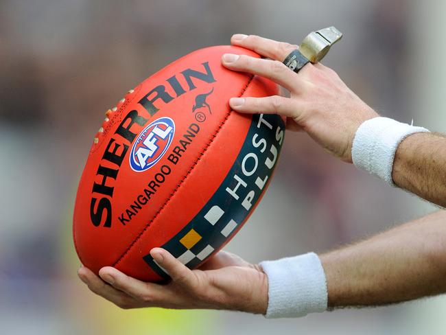 Generic image of the umpire holding the ball, during the Round 16 AFL match between the Richmond Tigers and the Brisbane Lions at the MCG in Melbourne, Saturday, July 5, 2014. (AAP Image/Joe Castro) NO ARCHIVING, EDITORIAL USE ONLY