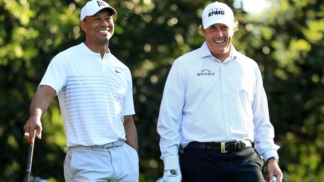 Tiger Woods and Phil Mickelson at the 2018 Masters. Photo by Andrew Redington / GETTY IMAGES NORTH AMERICA / AFP.