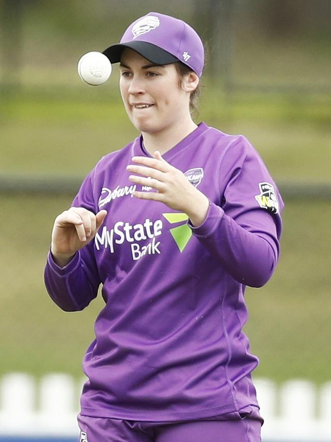 Maisy Gibson prepares to bowl during the WBBL (Photo by Daniel Pockett/Getty Images)