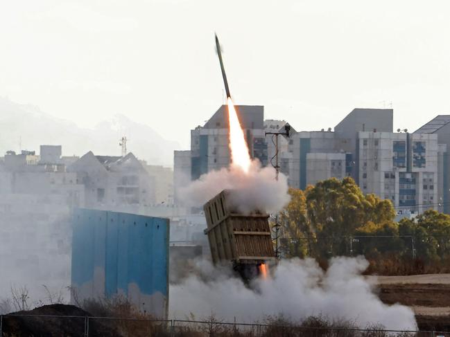 Israel's Iron Dome aerial defence system is launched to intercept a rocket launched from the Gaza Strip, above the southern Israeli city of Ashkelon, on May 17, 2021. (Photo by ahmad gharabli / AFP)