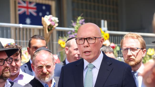 MELBOURNE AUSTRALIA - NewsWire Photos DECEMBER 9, 2024:  Opposition Leader Peter Dutton visits the Adass Israel Synagogue, meeting with members from the Jewish Community.  Picture : NewsWire / Brendan Beckett