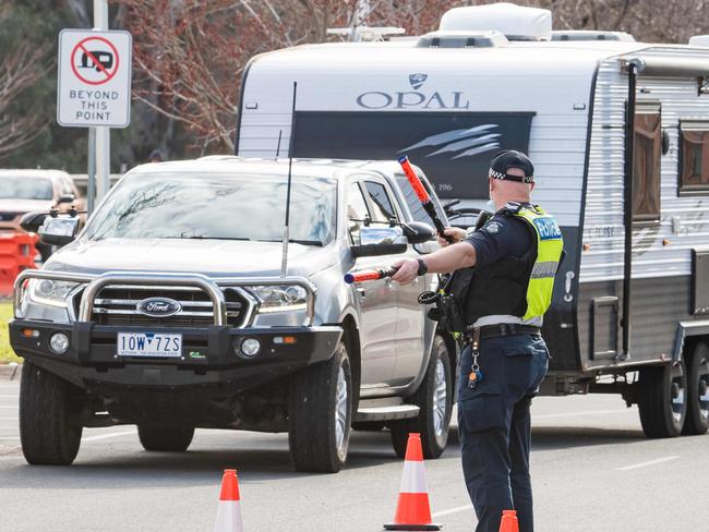 WODONGA VIC - JULY 12TH, 2021:Victoria police have set up a new check point near the NSW Victorian border between Albury Wodonga on the Lincoln Causeway.Picture: Simon Dallinger