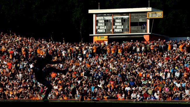 A packed crowd at Leichhardt Oval in Sydney.