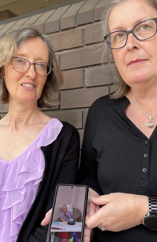 Merelynne Southall and Rosslyn Peschke with a picture of their mother Joan Murray.