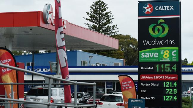 Do the supermarket petrol ‘shopper dockets’ deliver cheaper petrol or have they actually made it more expensive?