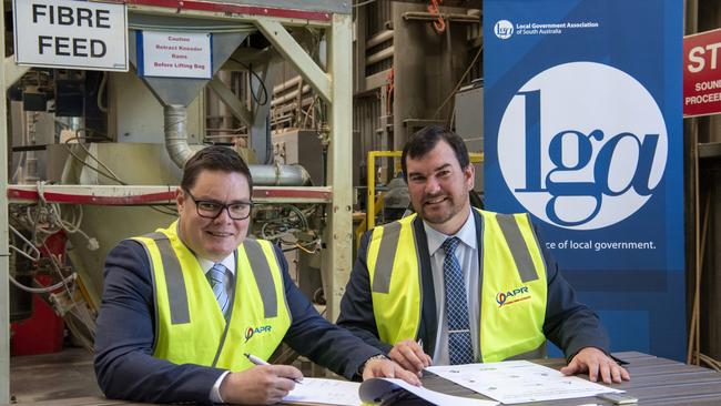 LGA chief executive Matt Pinnegar (left) and president Sam Telfer at APR Recycling signing an undertaking by nine councils to buy more products made from recycling. Picture: Supplied