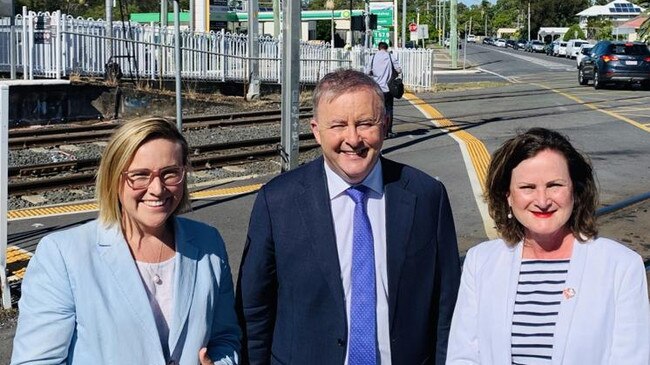 Former Federal candidate for Bonner Jo Briskey, Anthony Albanese and Joan Pease at Lindum.