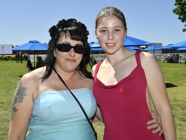 Apiam Bendigo Cup was held at Bendigo Racecourse, Bendigo, Victoria, on Wednesday, October 30th, 2024. Pictured enjoying the horse racing carnival are Skye and Ava. Picture: Andrew Batsch