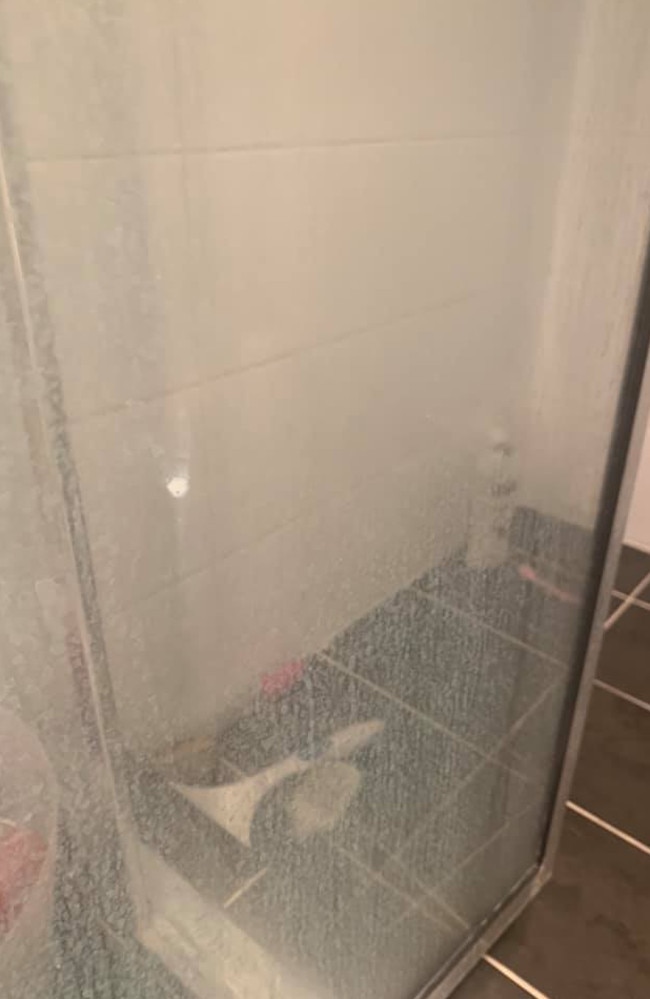Shower door cleaning hack: How to keep shower door clean for longer -  Reddit user tips