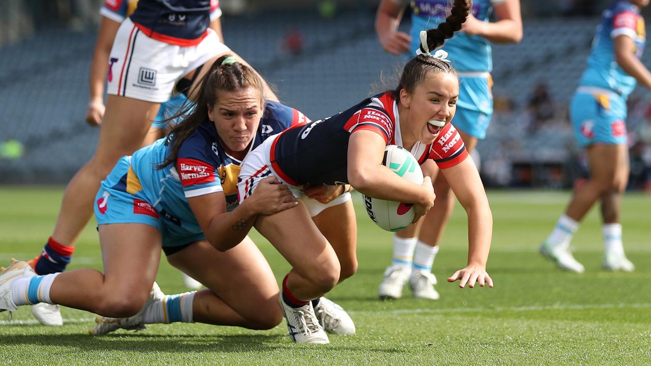 Jada Taylor crosses for a try. Picture: Brendon Thorne/Getty Images