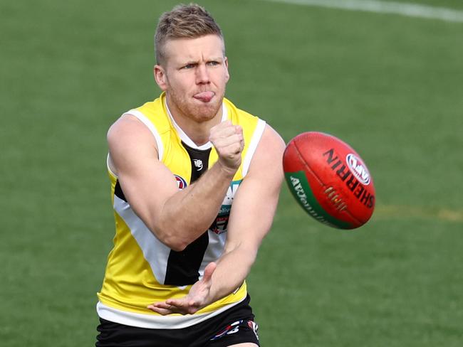 St Kilda training at Moorabbin  12/08.2021.   Dan Hannebery of the Saints at training today    .  Pic: Michael Klein