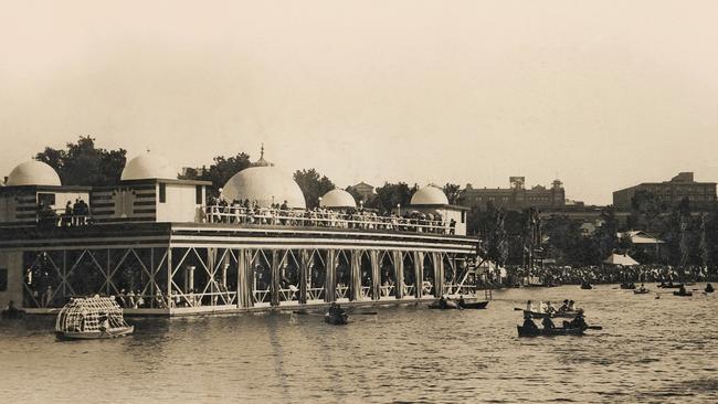 The Floating Palais (or Palais de Danse) on the Torrens Lake circa 1925, seen from the south.