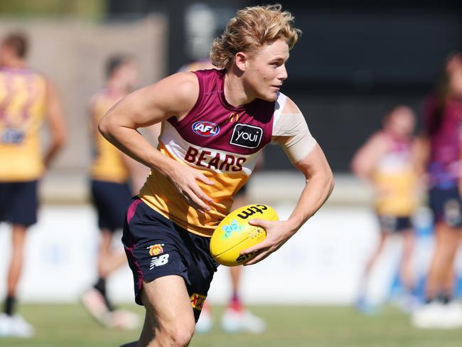 Al Paton is cutting Levi Ashcroft early. Picture Lachie Millard