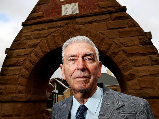 91-year-old WWI descendant Ron Watling of Howrah at the WWI memorial in Kempton