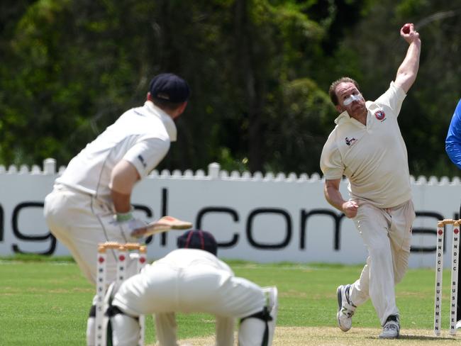 Wade McDougall bowls for Surfers Paradise against Mudgeeraba Nerang on Saturday. Picture: Steve Holland