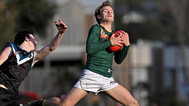 Old Eltham Collegians’ Bradley Johnstone marks on the lead. Picture: Andy Brownbill