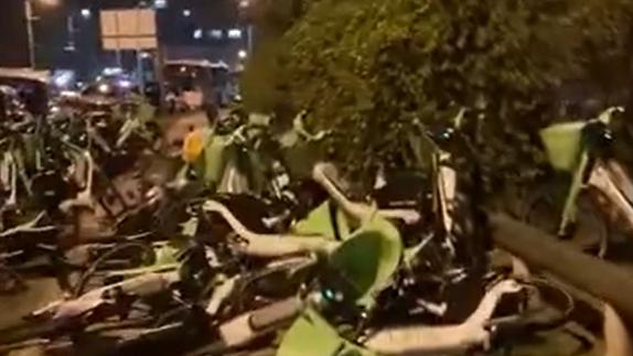 Abandoned hire bikes on the footpath at Main Beach following the Fred Again gig on The Spit on March 9, 2024. Picture: Richard Holliday