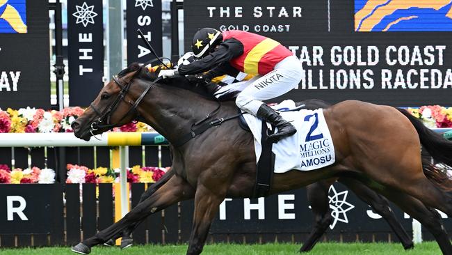 Amosu arrives just in time to edge out Darn Hot Lady to win The Debut at the Gold Coast on Saturday. Picture: Grant Peters/Trackside Photography