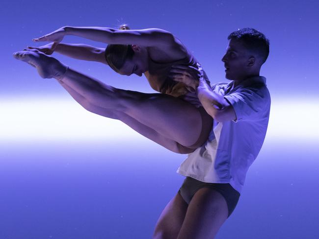 Impermanence by Sydney Dance Company with Australian String Quartet. Picture: Pedro Greig