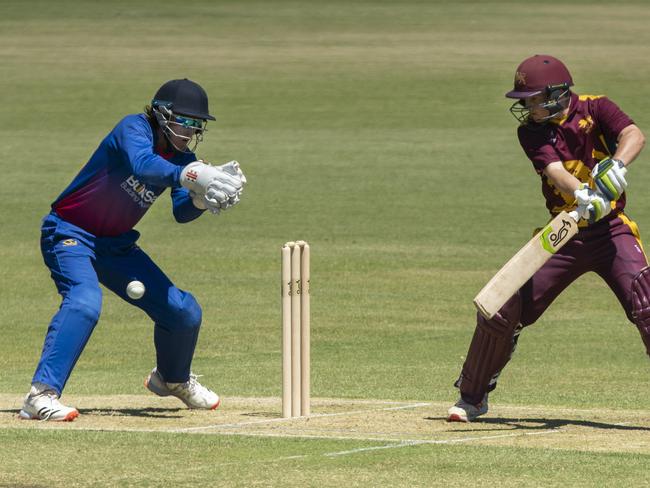 Mackenzie Gardner behind the stumps for Frankston Peninsula last summer. Picture: Valeriu Campan