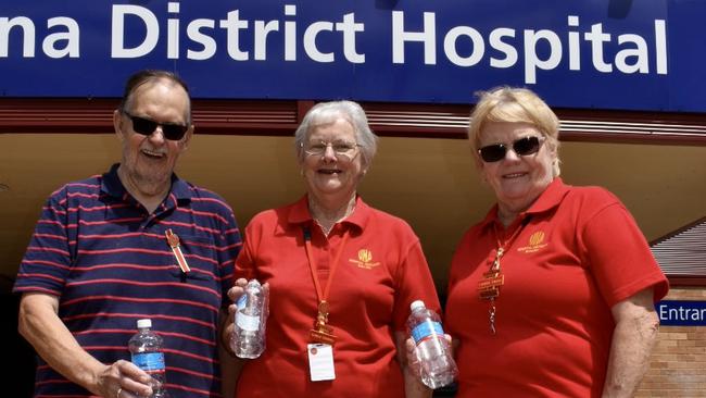 Robert Penn, Chris Penn and Narelle O'Donell from the Ballina Hospital Auxiliary, ready to collect containers with their TOMRA bags.