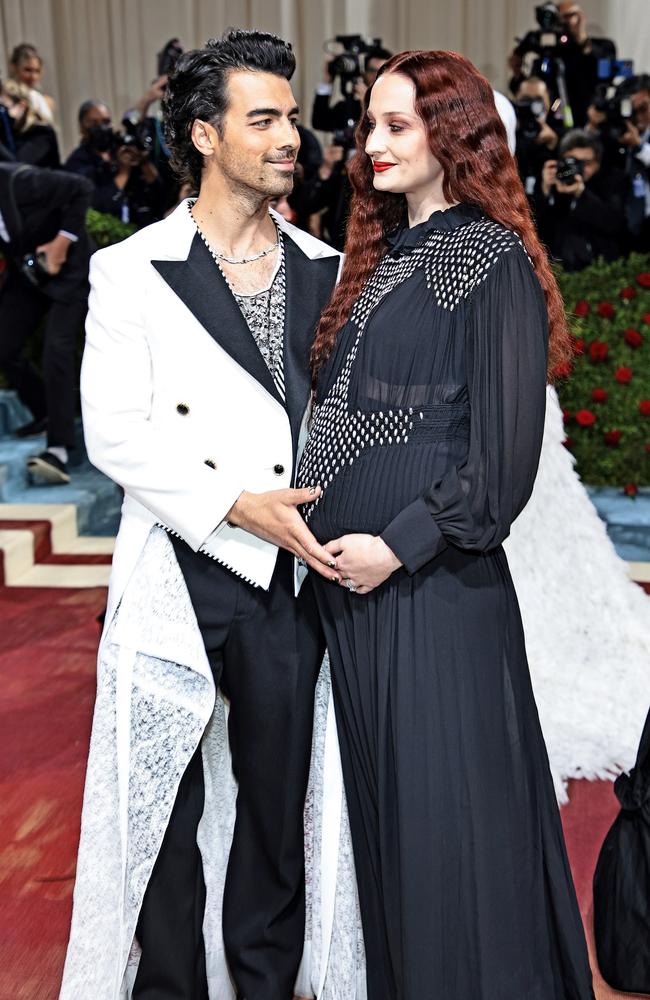 Pregnant Sophie Turner with Joe Jonas flaunts baby bump at Met Gala red  carpet