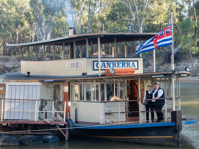 Paddle-steamer women Beth Connor and veteran Jenny Watson at the Port of Echuca. Picture: Rob Leeson