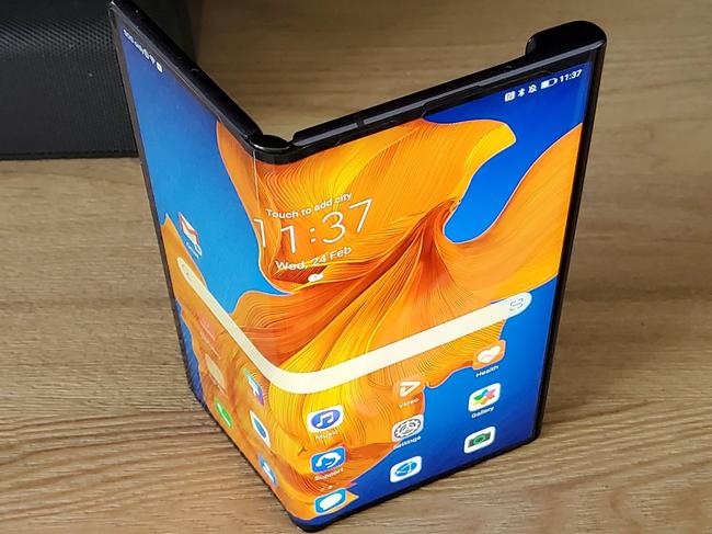 The Huawei Mate Xs 5G foldable phone is a smartphone like no other.