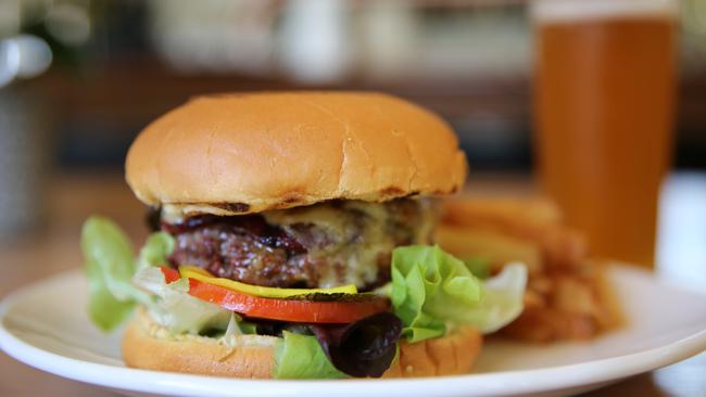 A beaut burger to go with a Bendigo Draught, thanks waiter.