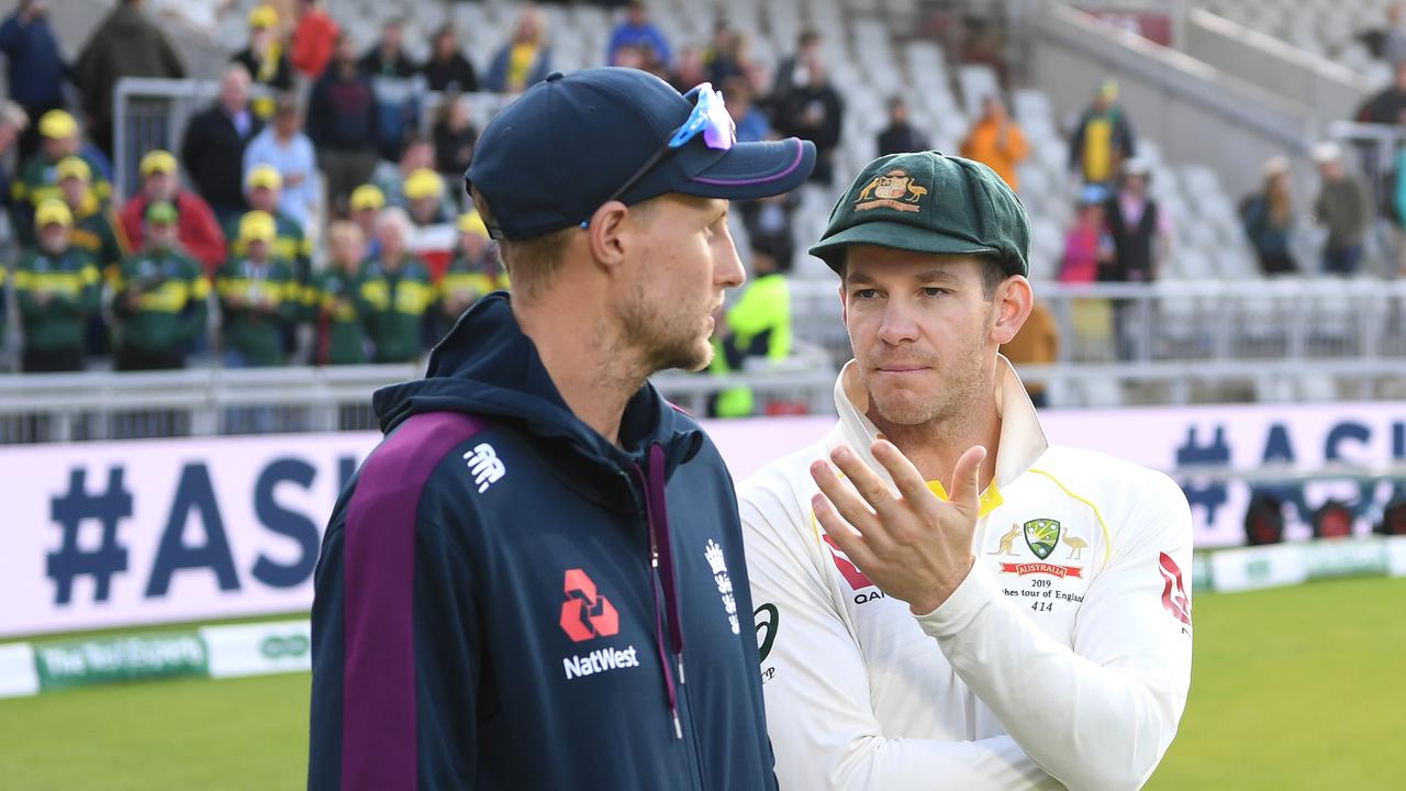 Tim Paine giving opposition skipper Joe Root some tips on captaincy. (Photo by Stu Forster/Getty Images)