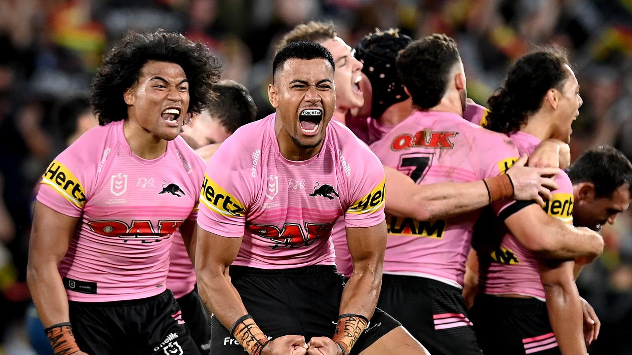 *APAC Sports Pictures of the Week - 2021, September 27* - BRISBANE, AUSTRALIA - SEPTEMBER 25: Stephen Crichton of the Panthers and his teammates celebrate victory after the NRL Grand Final Qualifier match between the Melbourne Storm and the Penrith Panthers at Suncorp Stadium on September 25, 2021 in Brisbane, Australia. (Photo by Bradley Kanaris/Getty Images)