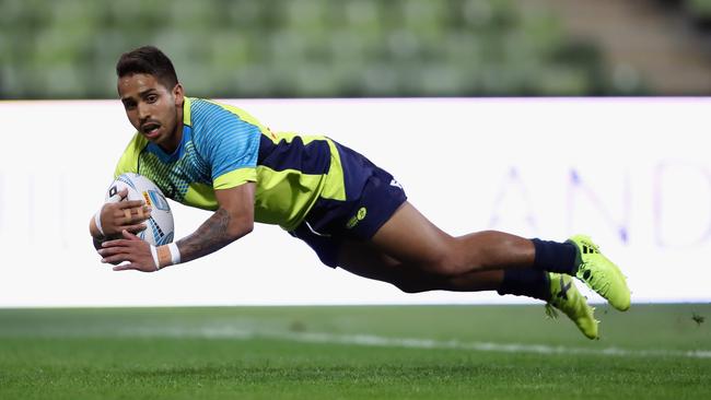 Maurice Longbottom scores a five-pointer at the Oktoberfest 7s.