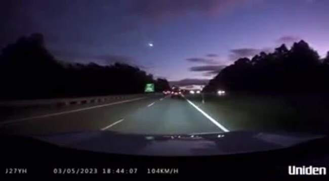 Meteor roars over Tassie skies