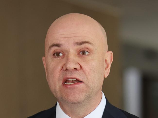 BRISBANE AUSTRALIA - NewsWire Photos NOVEMBER 10, 2022: Chief Health Officer Dr John Gerrard speaks to the media at Queensland Parliament House. The state is on Amber Alert as another wave of COVID-19 hits the state.  NewsWire / Sarah Marshall