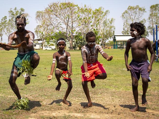 The Gangalidda and Garawa tribes hold a special cultural ceremony to mark the return of artefacts from Manchester Museum in the UK.