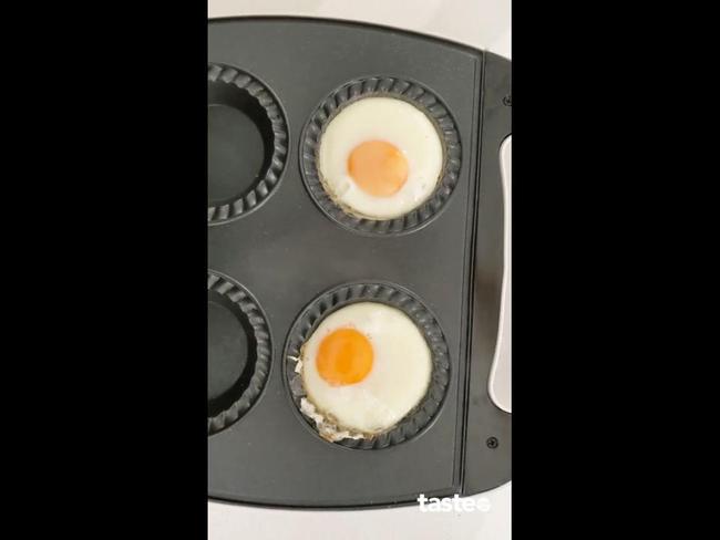 Pie maker poached eggs