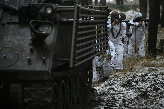 Ukrainian servicemen in snow camouflage take part in the Kharkiv region on December 1, 2023, amid the Russian invasion of Ukraine