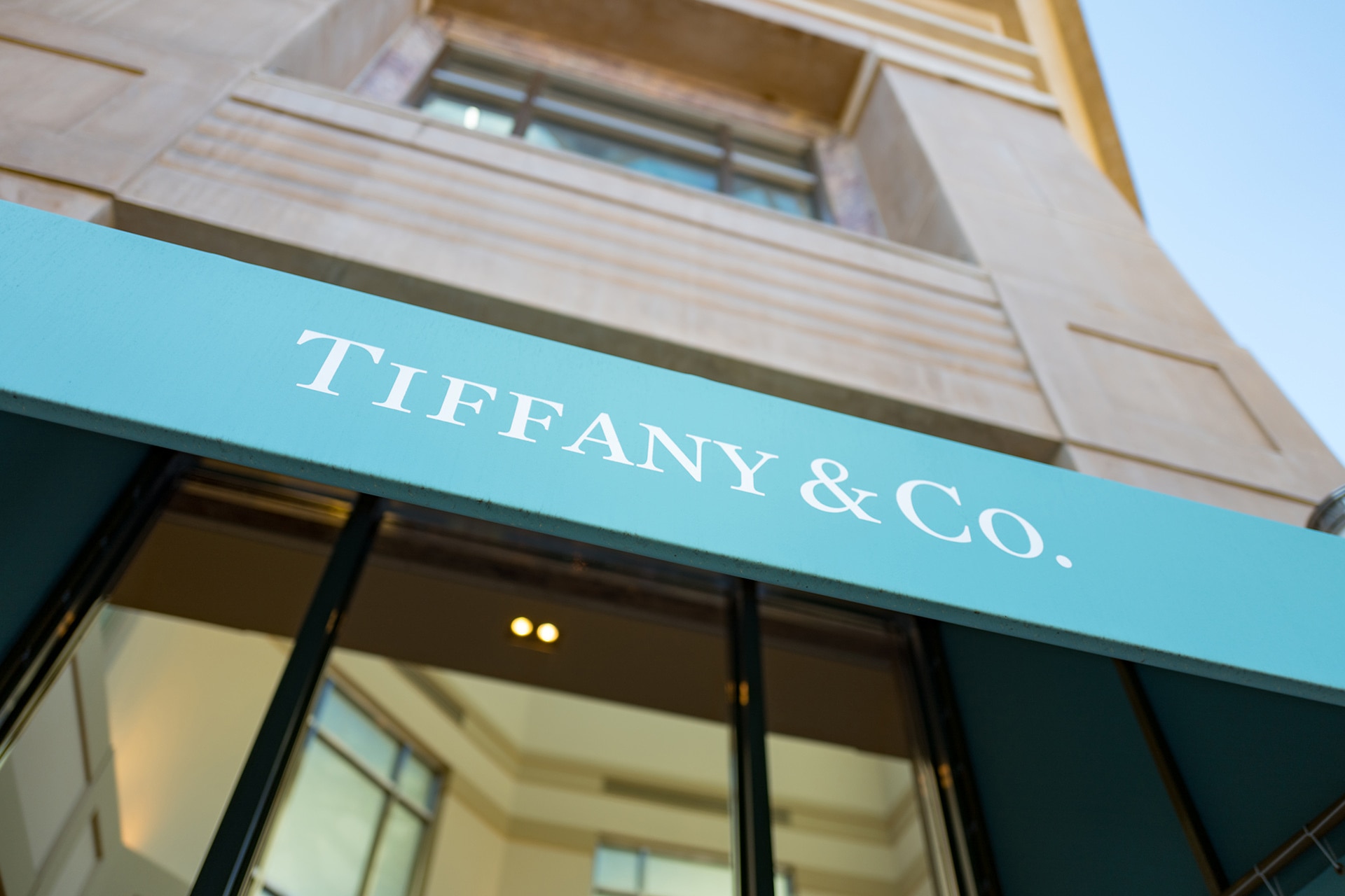 LVMH Is Said to Weigh Buying Tiffany Shares on Open Market - Bloomberg