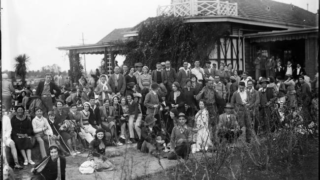 The hikes were hugely popular in 1932. Picture: The Tom Lennon collection at the Museum of Applied Arts &amp; Sciences