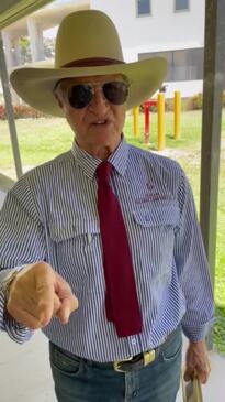 Katter's threat to 'king-hit people' over indigenous health outcomes