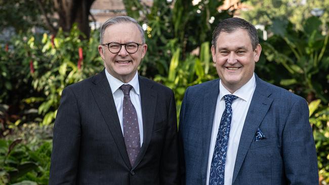 Prime Minister Anthony Albanese pictured with Jeff Dimery, CEO of Alinta. Picture: Julian Andrews
